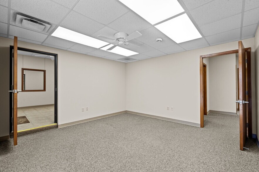 More Photos Of 311 N Waverly Ave, Springfield Warehouse For Lease