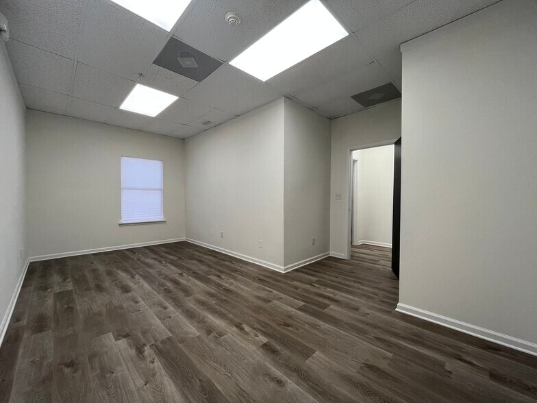 More Photos Of 4231 Walnut Bend, Jacksonville Office For Lease