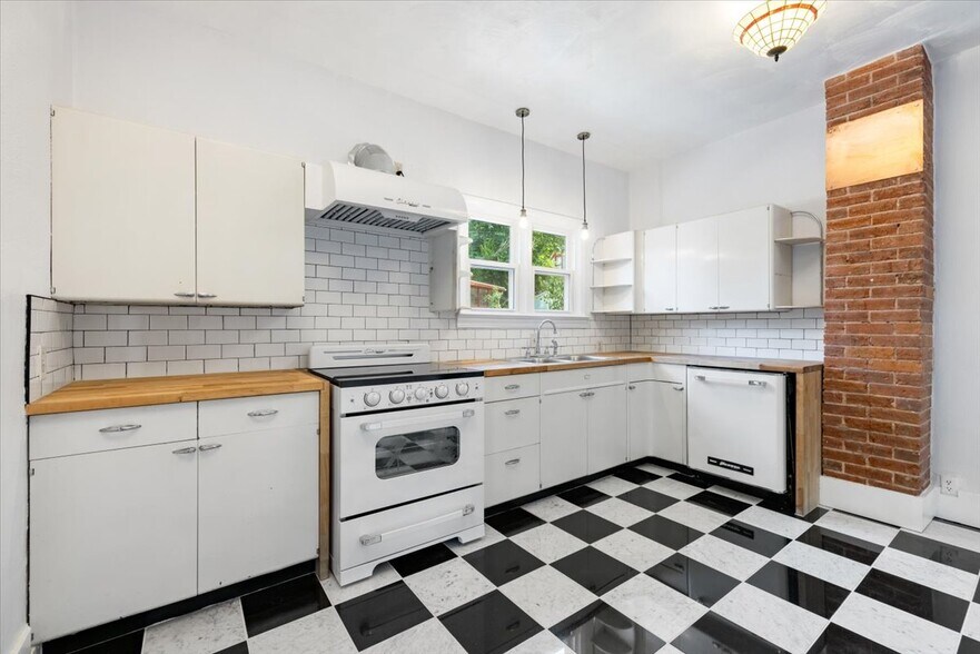 More Photos Of , Manitou Springs Unknown For Sale