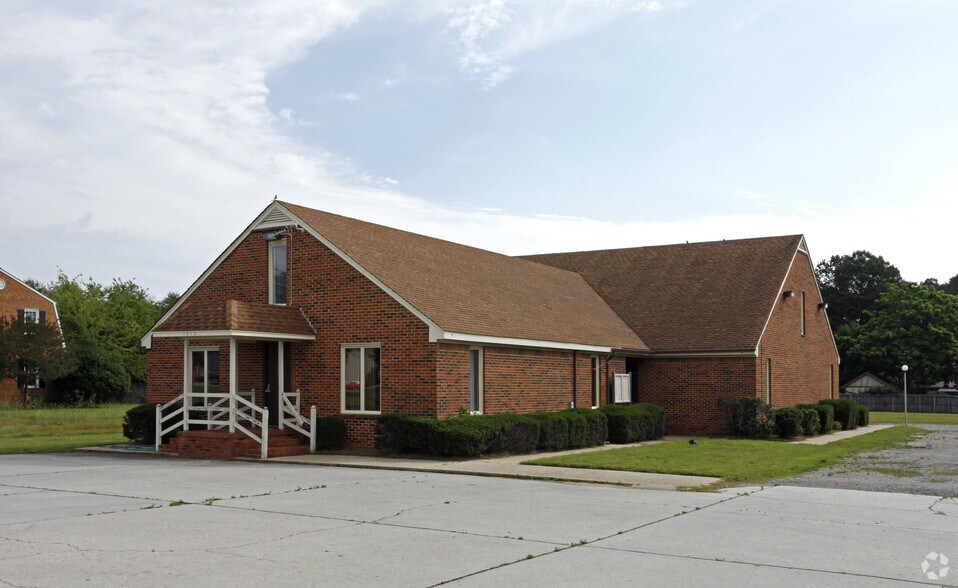 Primary Photo Of 1613 S Church St, Smithfield Office For Lease
