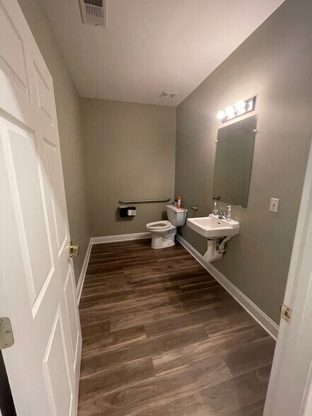 More Photos Of 106 Pilgrim Village Dr, Cumming Office For Sale