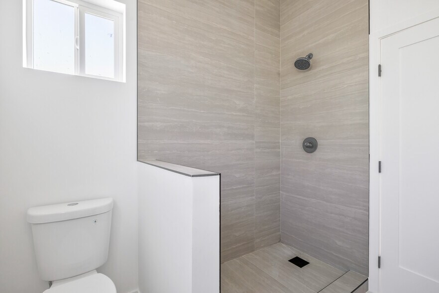 More Photos Of 10905 Dalerose Ave, Inglewood Multifamily For Sale