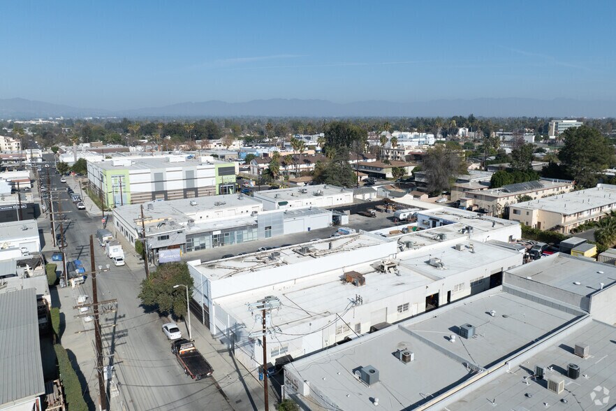 More Photos Of 7040 Darby Ave, Reseda Warehouse For Sale