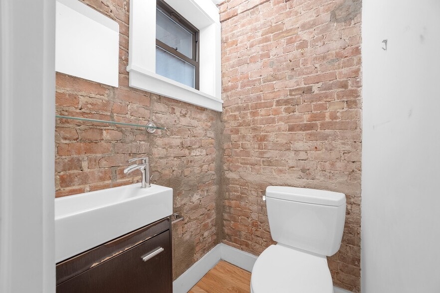 More Photos Of 111 E 62nd St, New York Medical For Lease