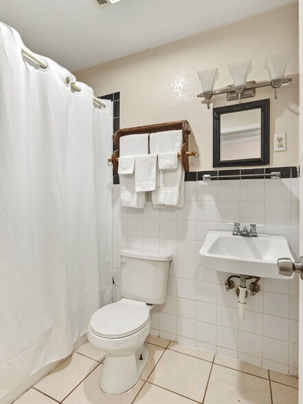 More Photos Of 1900 No Broadway Ave, Ada Hotel For Sale