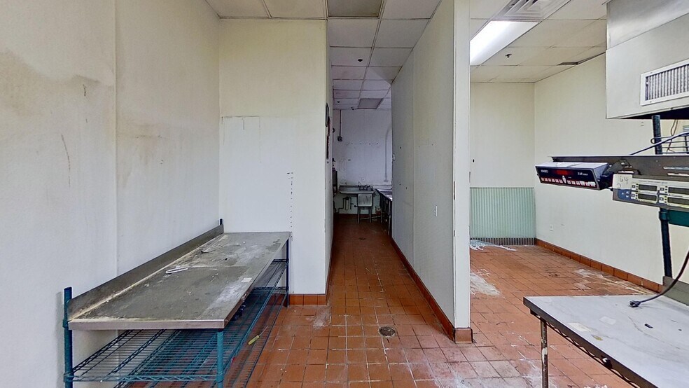 More Photos Of 390 Eighth Ave, New York Freestanding For Lease