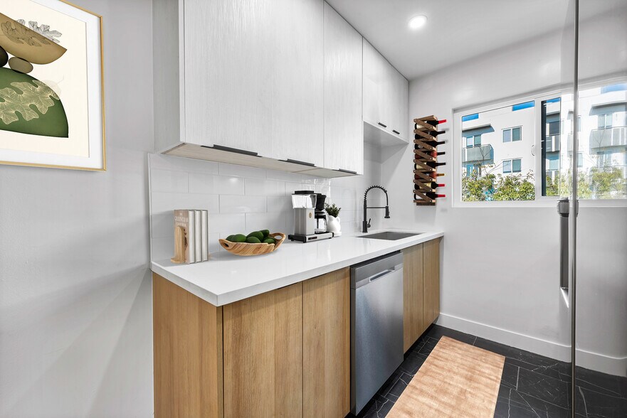 More Photos Of 5642 Lexington Ave, Los Angeles Apartments For Sale