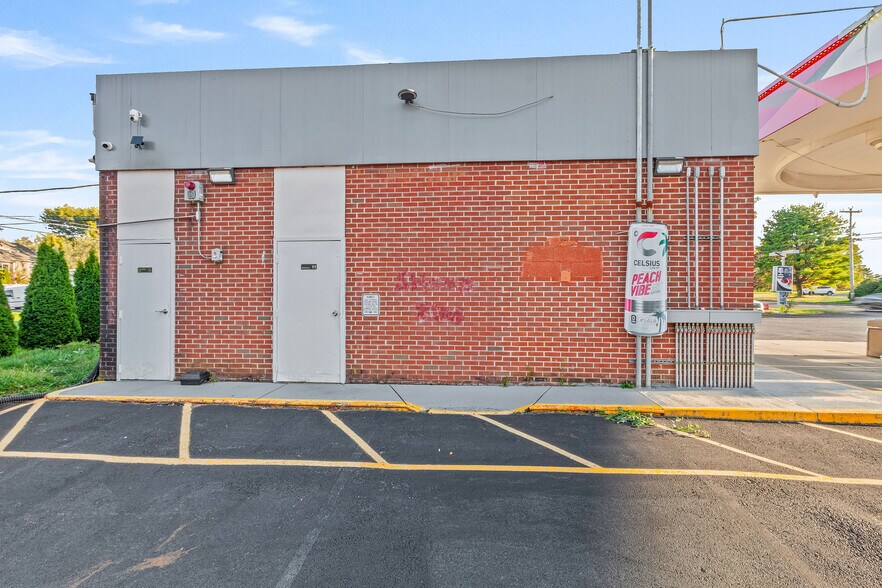 More Photos Of 741 N Cedar Crest Blvd, Allentown Service Station For Sale