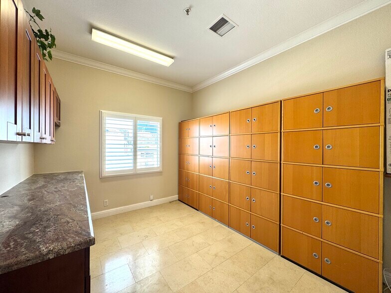 More Photos Of 212 9th St, Oakland Medical For Lease