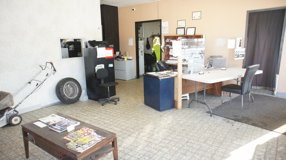 More Photos Of 9145 156 St NW, Edmonton Auto Repair For Sale