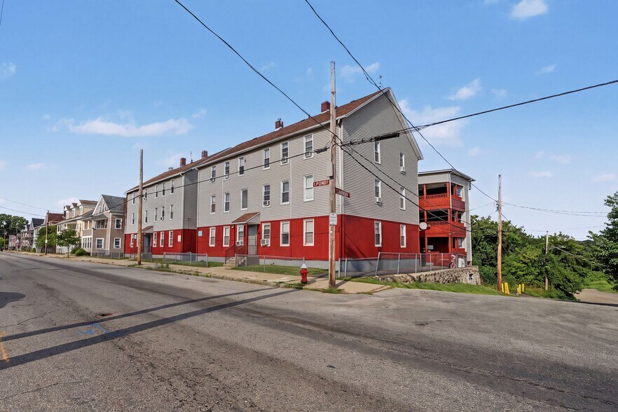 More Photos Of 471 Pond St, Woonsocket Apartments For Sale