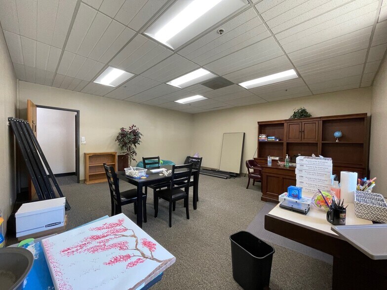 More Photos Of 190 S Orchard Ave, Vacaville Office For Lease