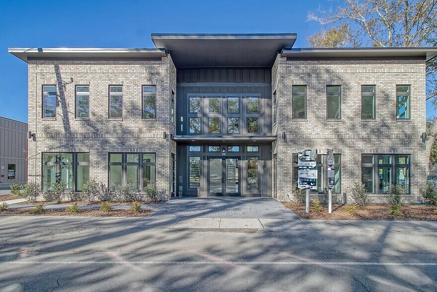 Primary Photo Of 208 N Cedar St, Summerville Office For Sale