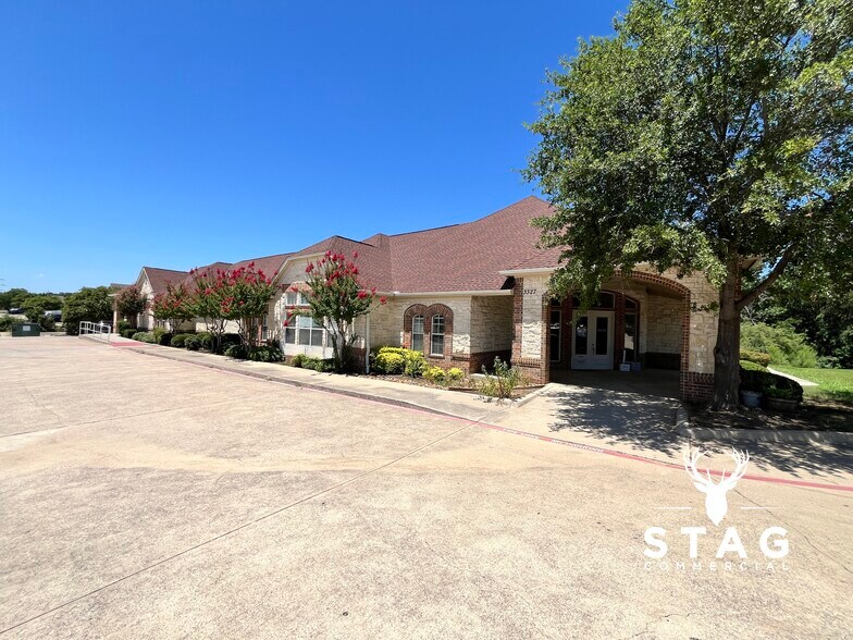 More Photos Of 3327 Colorado Blvd, Denton Medical For Lease