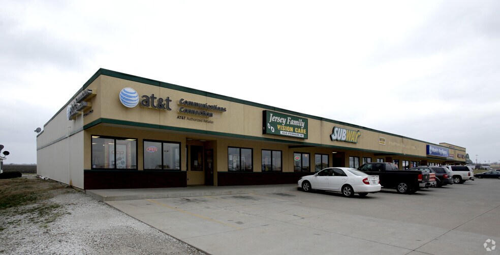 More Photos Of 1600 S State St, Jerseyville Unknown For Lease