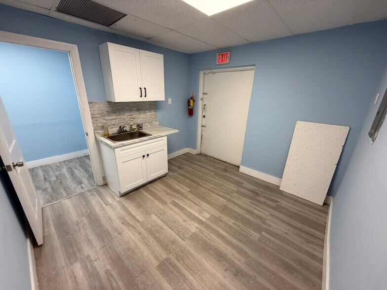 More Photos Of 1665 W 68th St, Hialeah Unknown For Lease