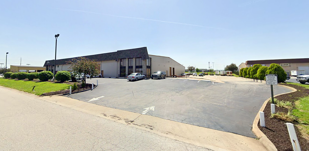More Photos Of 2109 Parkway Dr, Saint Peters Industrial For Lease