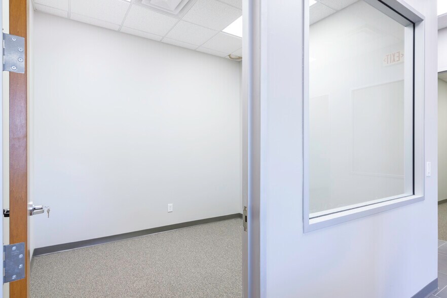 More Photos Of 10575 N 114th St, Scottsdale Office For Sale
