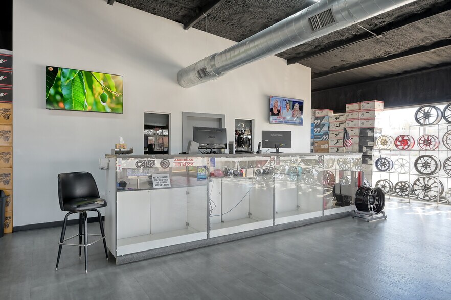 More Photos Of 202 N Frazier St, Conroe Freestanding For Sale