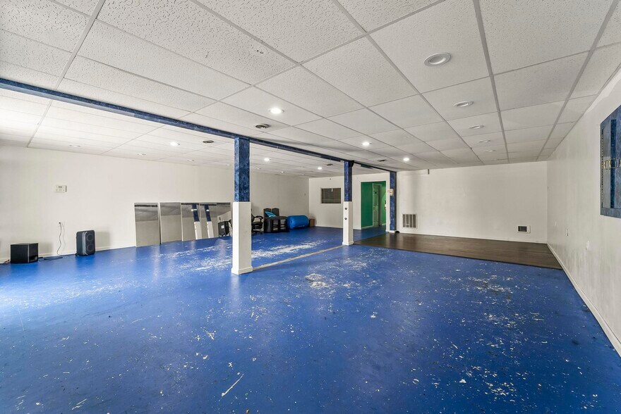 More Photos Of 909-911 Milton Rd, Alton Flex For Sale