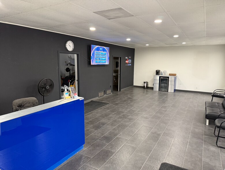 More Photos Of 1150 W Holt Blvd, Ontario Auto Repair For Lease