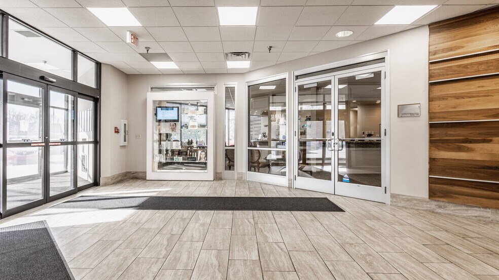 More Photos Of 11455 N Meridian St, Carmel Medical For Lease