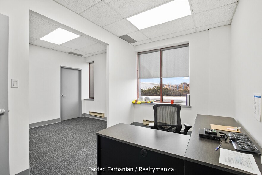More Photos Of 42 Cardico Dr, Whitchurch-Stouffville Warehouse For Lease