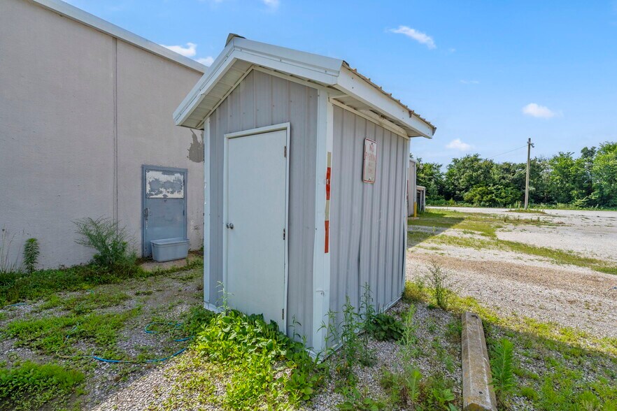 More Photos Of 825 MO-59, Carthage Industrial For Lease