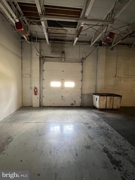 More Photos Of 301 SE 4th St, Milford Light Manufacturing For Lease