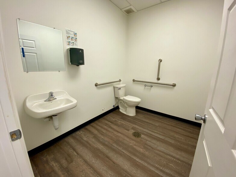 More Photos Of 14472 Commerce Park Blvd, Williston Warehouse For Sale