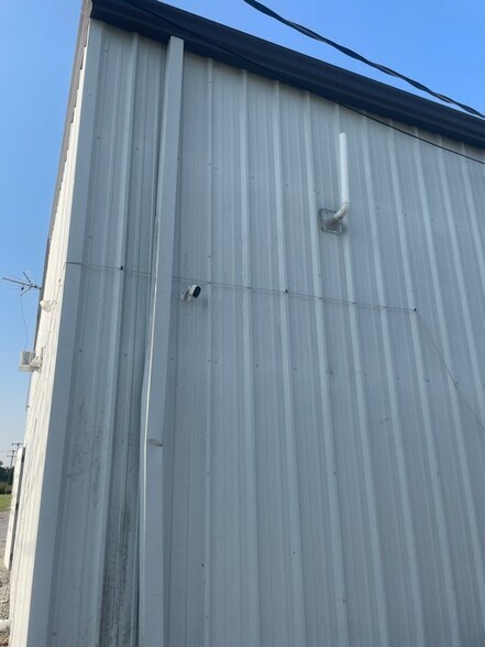 More Photos Of 307 NW 5th St, Pryor Industrial For Sale