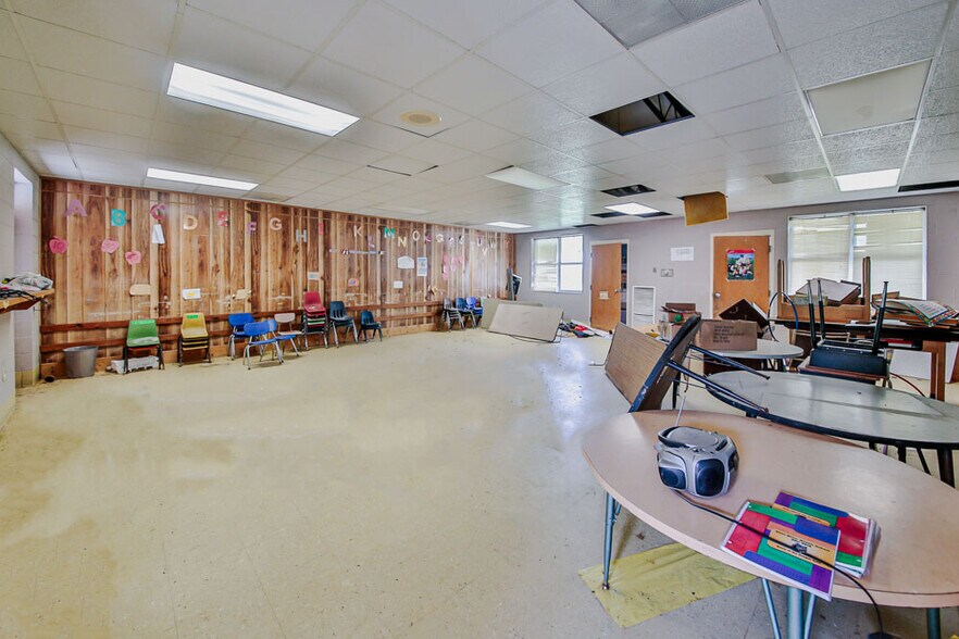 More Photos Of 805 Cleburne, West Helena Self Storage For Sale