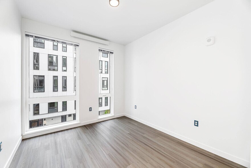 More Photos Of 10777 Main St, Bellevue Apartments For Lease