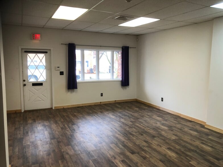 More Photos Of 321 Main St, Cornwall General Retail For Lease