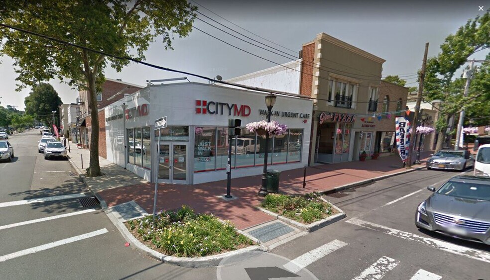 Primary Photo Of 314 Main St, Huntington Storefront For Lease