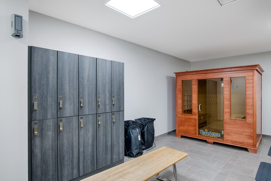 More Photos Of 5728 Lyndon B Johnson Fwy, Dallas Office For Lease