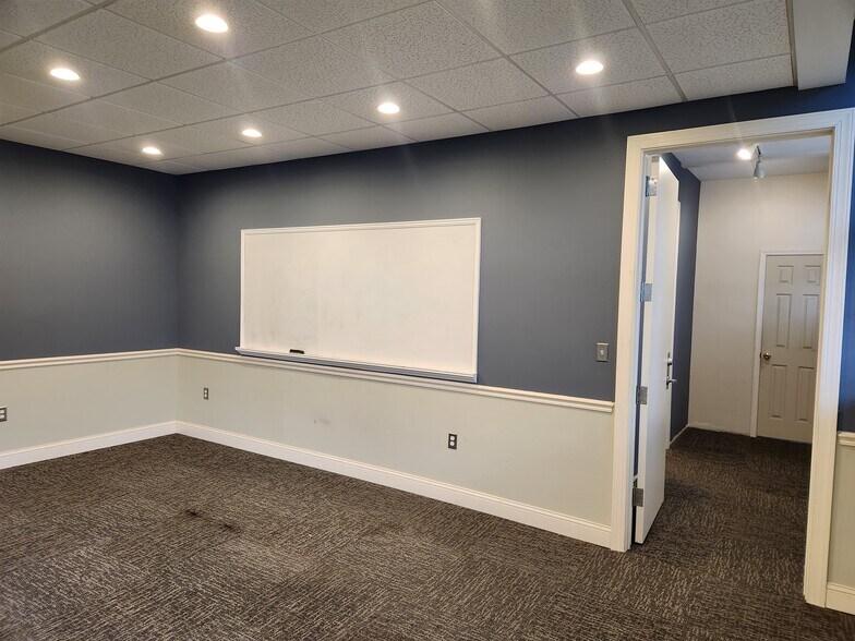 More Photos Of 2828 10th St NE, Washington Warehouse For Lease