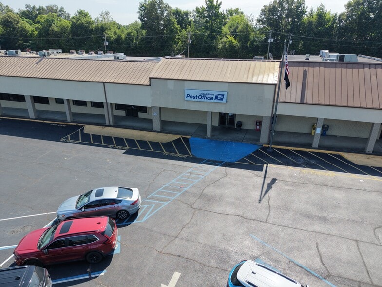 More Photos Of 2337-2375 1st St NE, Center Point Unknown For Lease