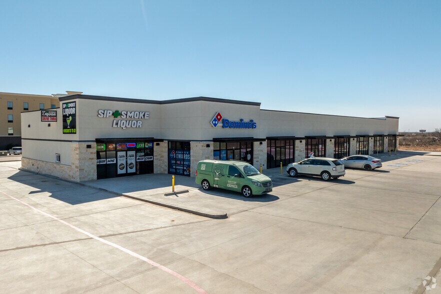 More Photos Of 1702 Louise Ln, Pearsall Storefront For Sale