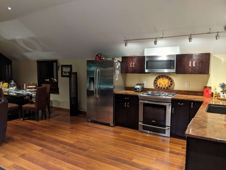 More Photos Of 6353 Ferguson St, Indianapolis Office For Lease