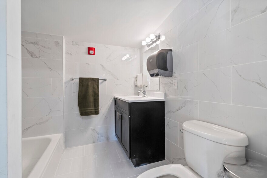 More Photos Of 170-172 Spring St, Newton Office For Sale