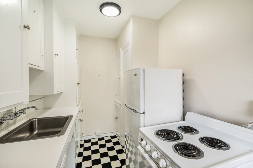 More Photos Of , Seattle Multifamily For Sale