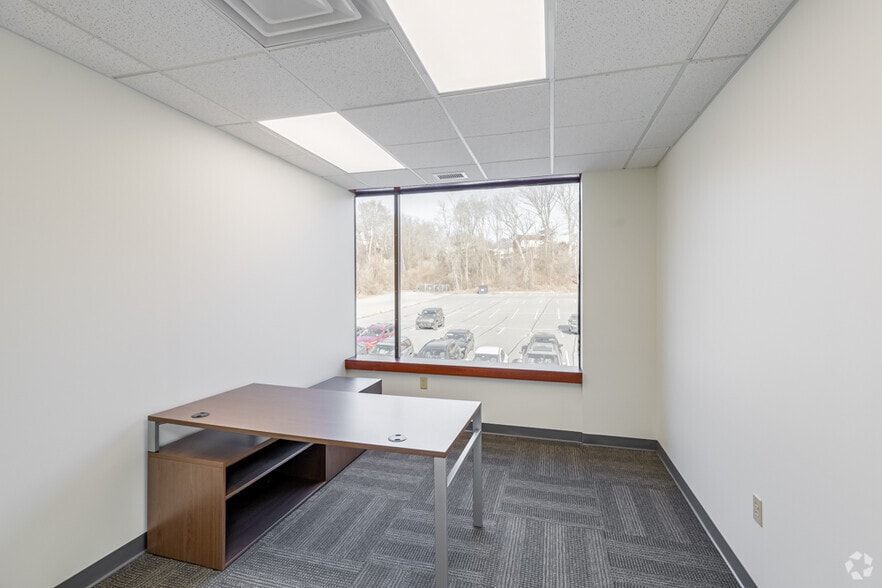 More Photos Of 2090 Greentree Rd, Pittsburgh Office For Lease