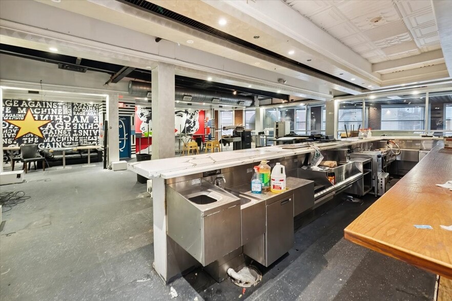 More Photos Of 512 Paterson Plank Rd, Jersey City Restaurant For Lease