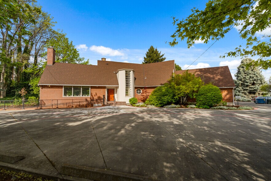 Primary Photo Of 1001 Cherry Heights Rd, The Dalles Flex For Sale