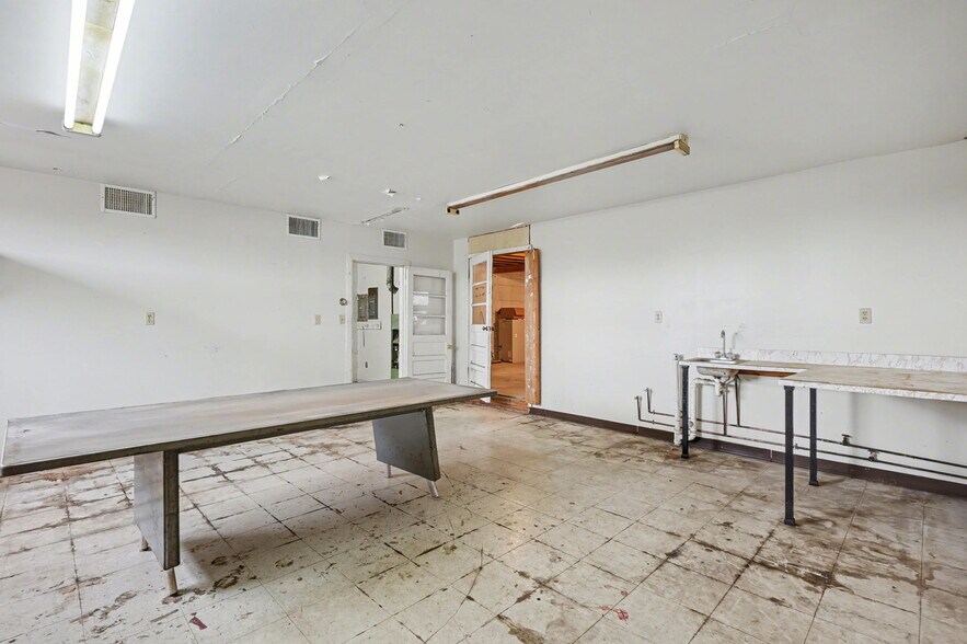 More Photos Of 9420-9424 MO-100, New Haven General Retail For Sale