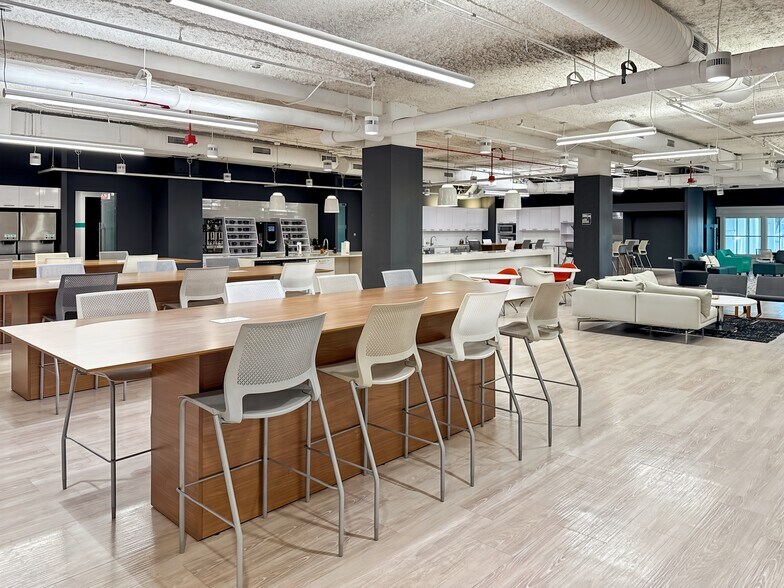 More Photos Of 1 N State St, Chicago Coworking Space