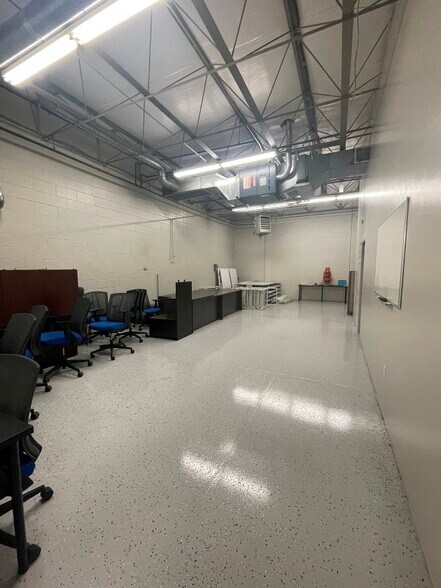 More Photos Of 3555-3559 W Wright St, Boise Light Manufacturing For Lease