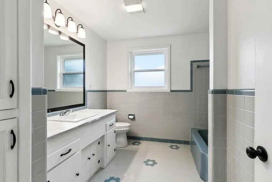 More Photos Of 2219 Paris Rd, Chalmette Storefront Retail Office For Sale