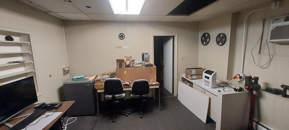 More Photos Of 66-68 Plymouth St, Edwardsville Flex For Sale